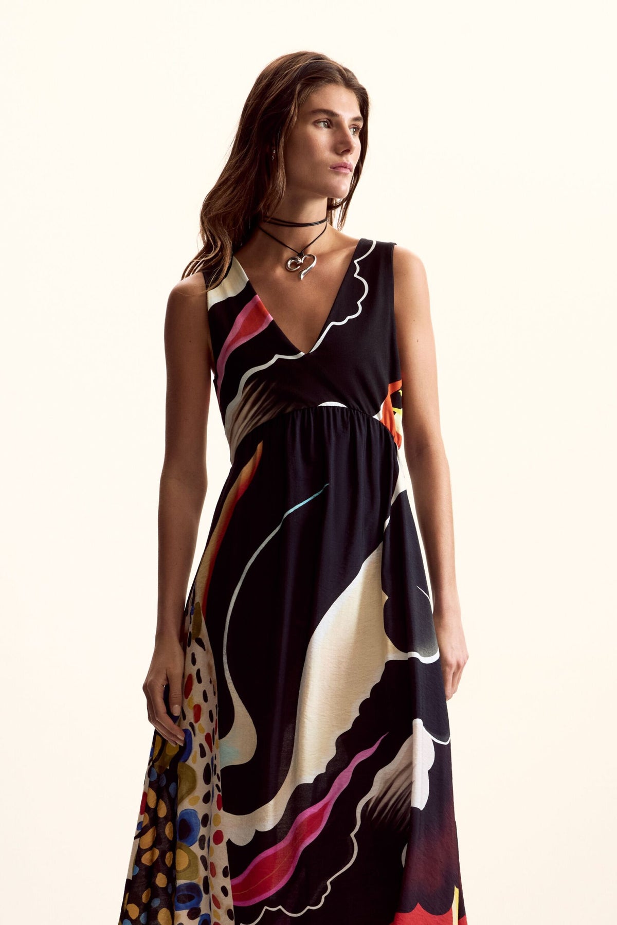Desigual Sleeveless dress in a flowing fabric with an arty print in various colors. V-neck and midi length.