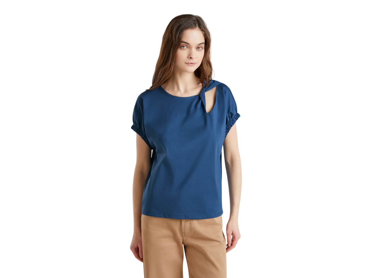 Benetton T-Shirt With Knot And Cut-Out