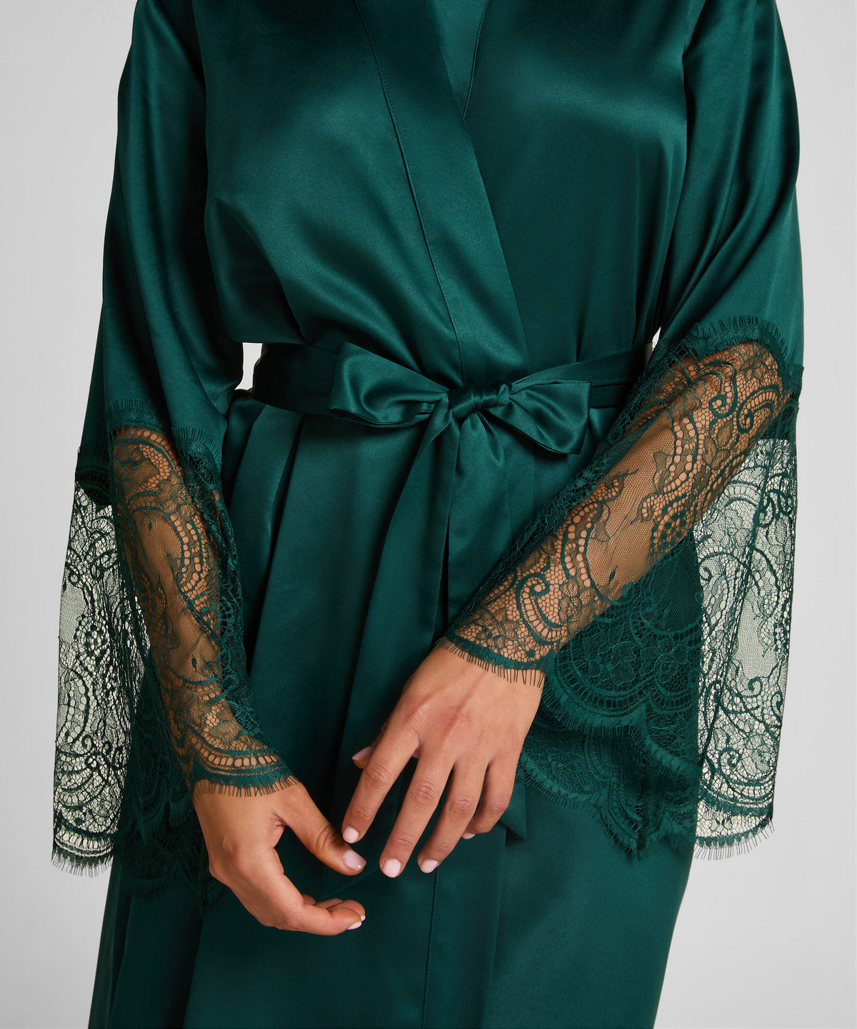 HUNKEMÖLLER Long Satin Lace Kimono