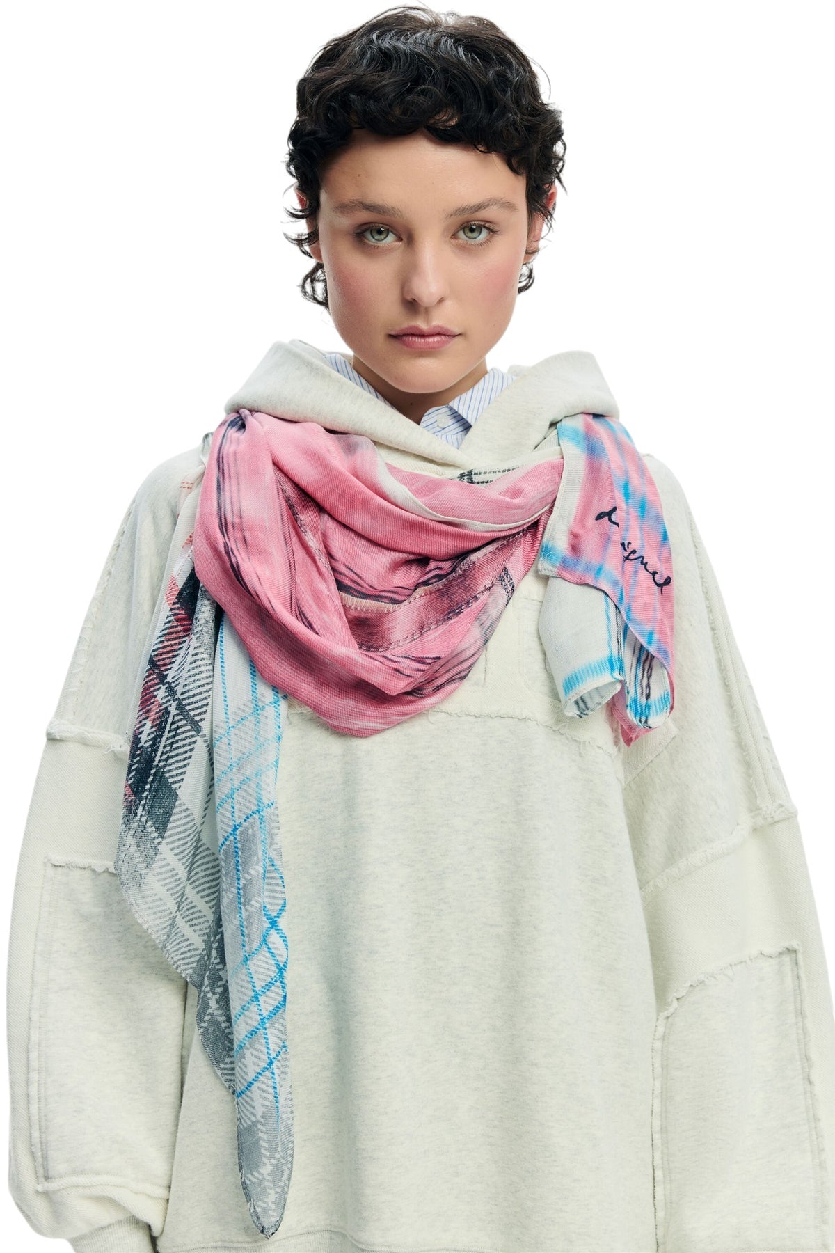 Desigual Rectangular lightweight fabric foulard with a check print
