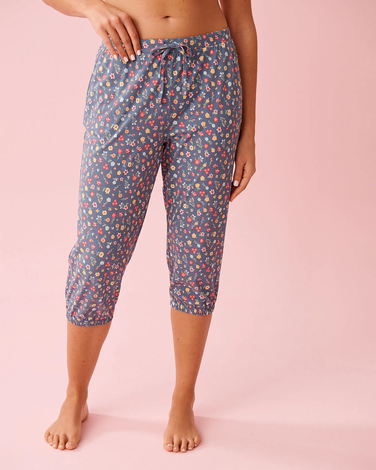 La vie en Rose Floral Print Cotton Fitted Capris