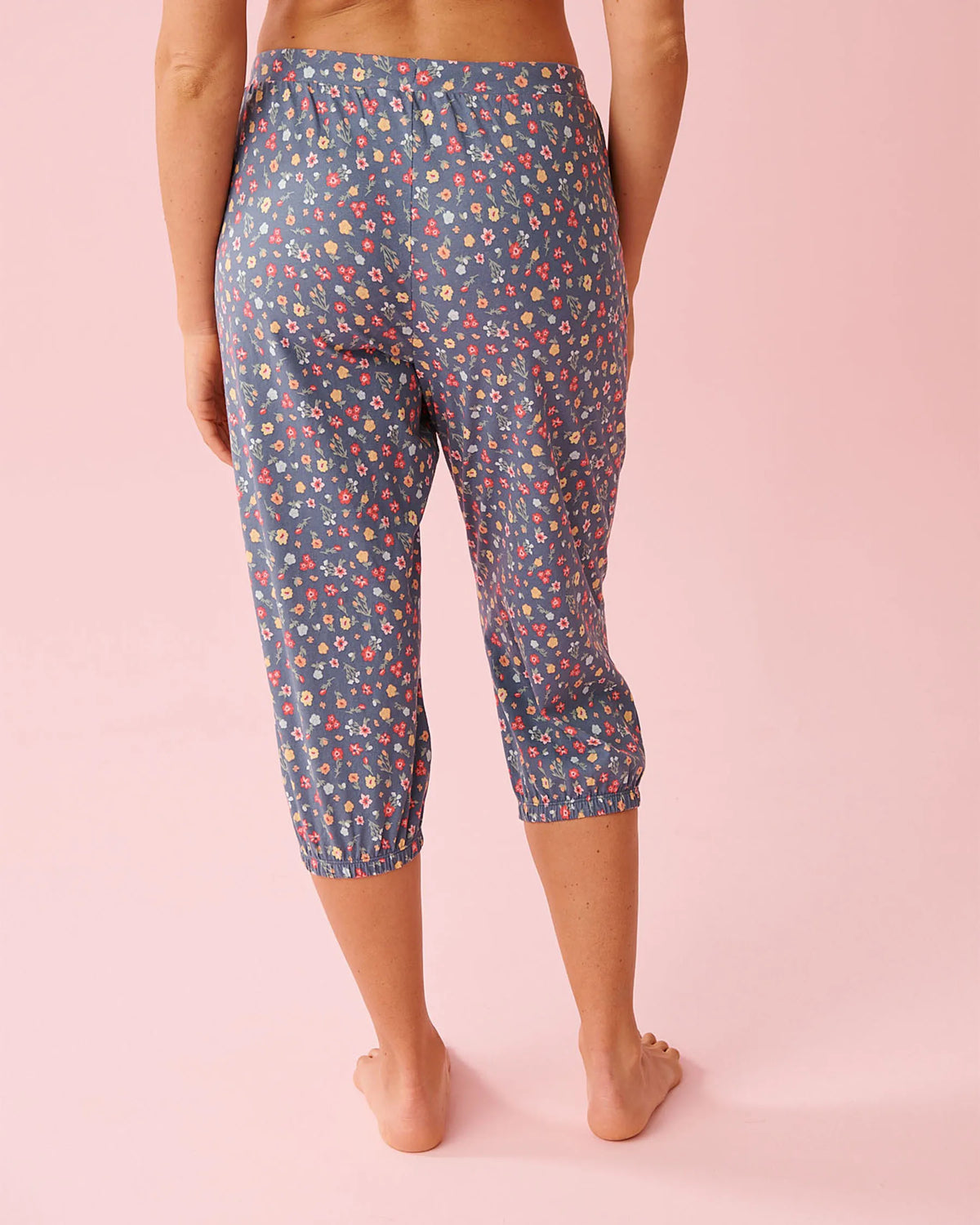 La vie en Rose Floral Print Cotton Fitted Capris