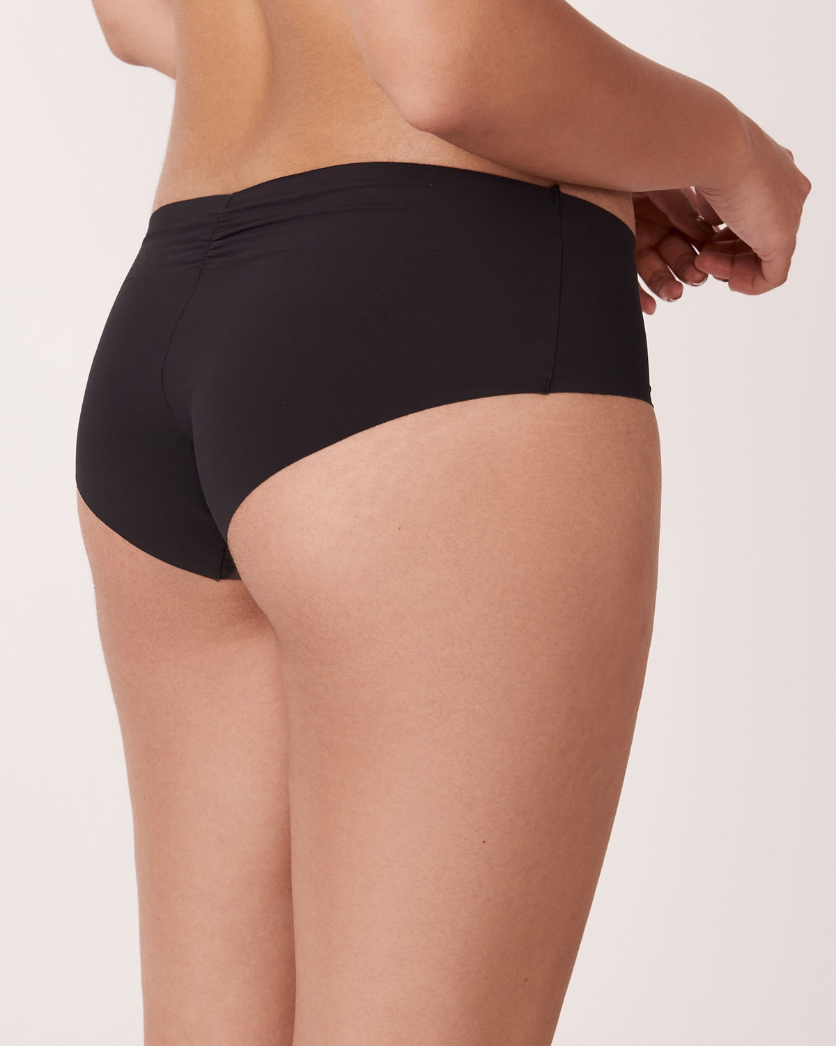 La Vie En Rose Microfiber Invisible Hiphugger Panty