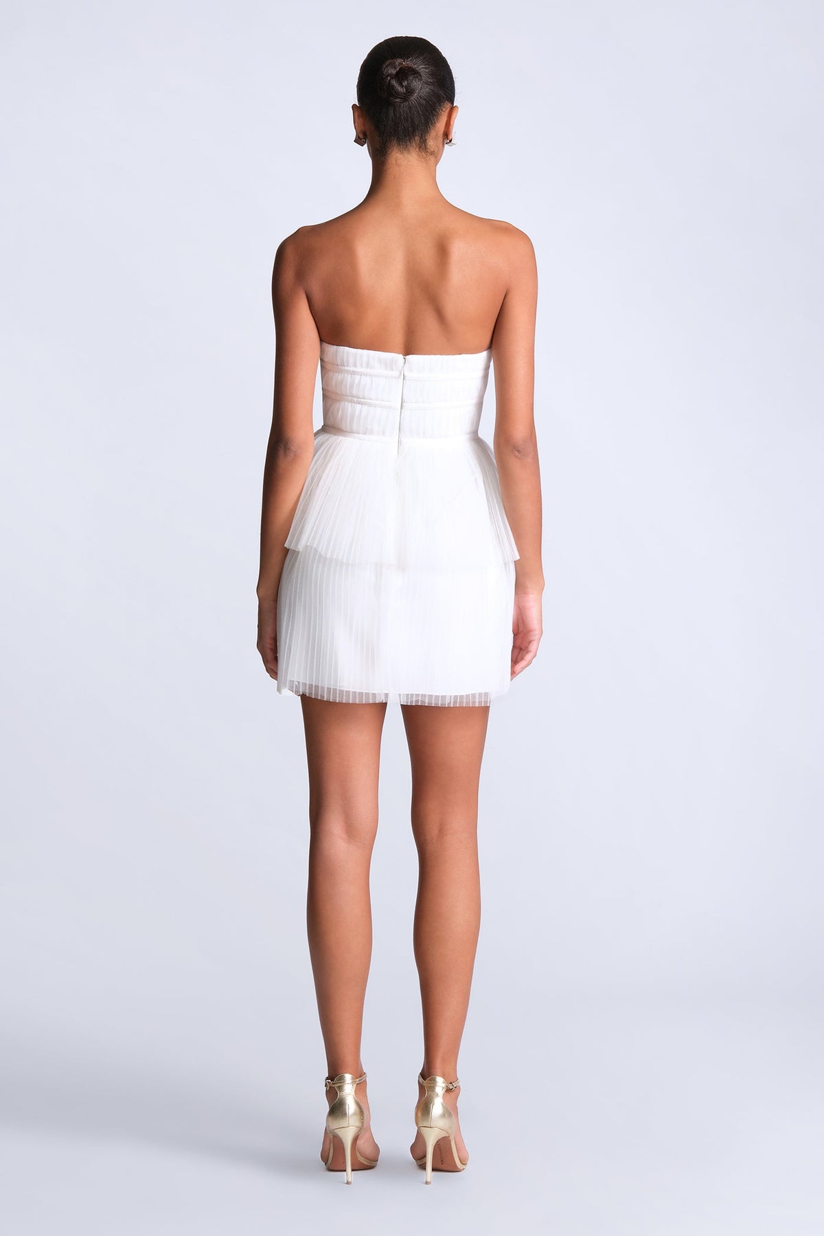 BCBGMAXAZARIA Kristen Dress Strapless tulle mini dress layered with soft tiers for a dimensional finish.