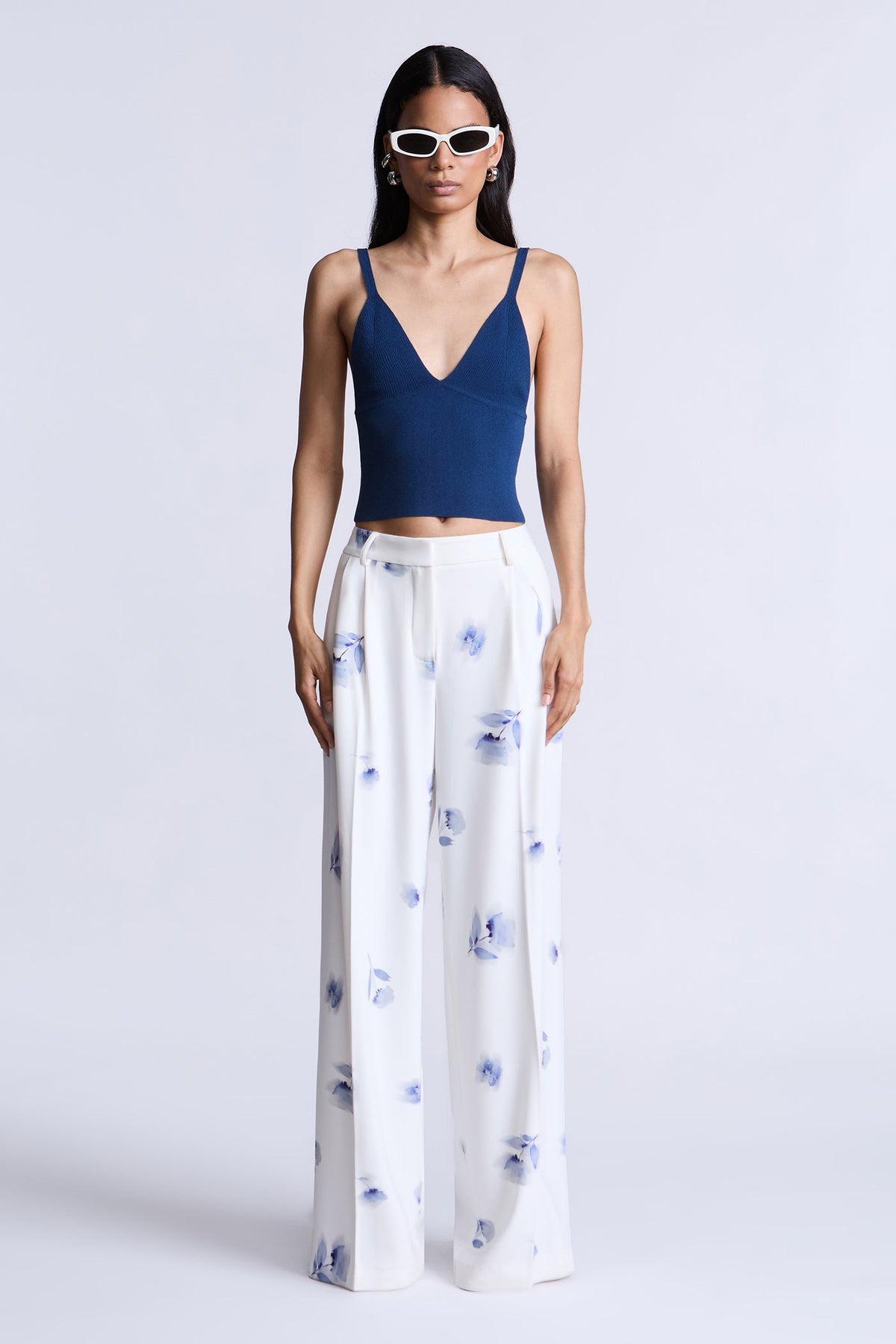BCBGMAXAZARIA Margot Printed Pant Fluid trousers with a soft blue floral print