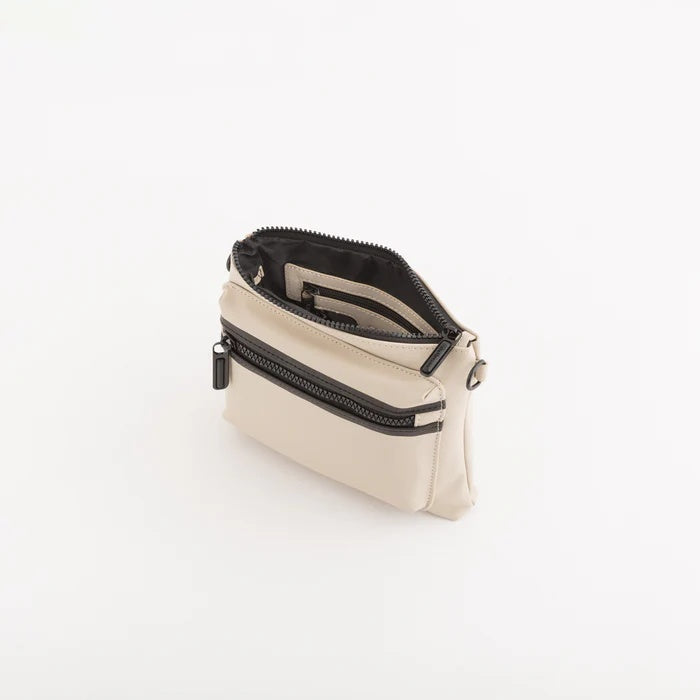 Carpisa Men's Shoulder Bag - Bristol go