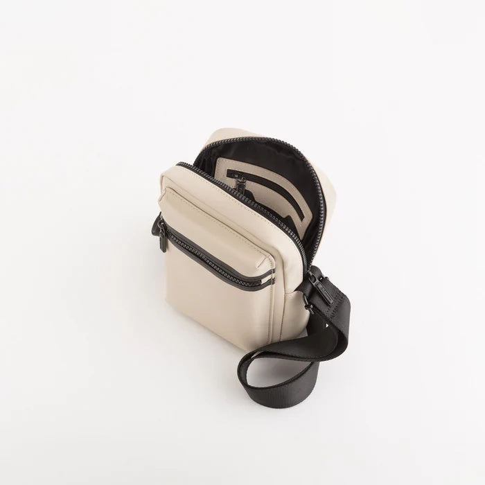 Carpisa Men's Shoulder Bag - Bristol go