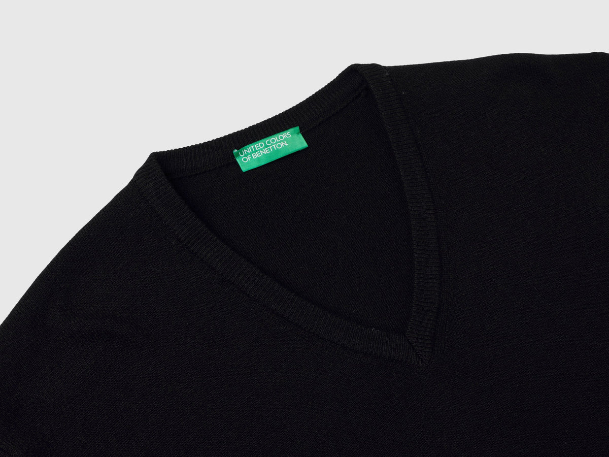 Benetton Black V-neck sweater in pure Merino wool