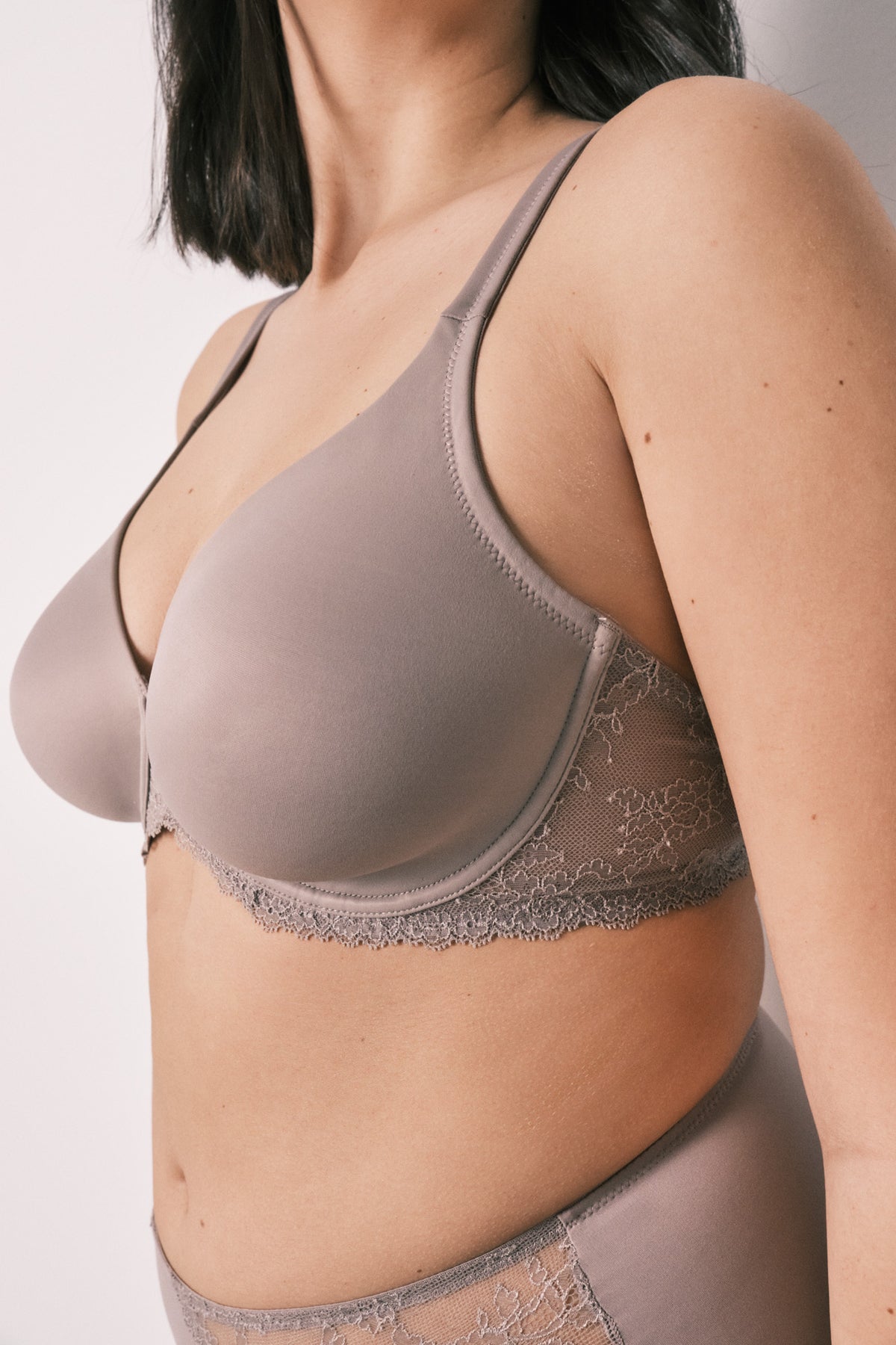 Beige microfibre and lace minimiser bra REAL