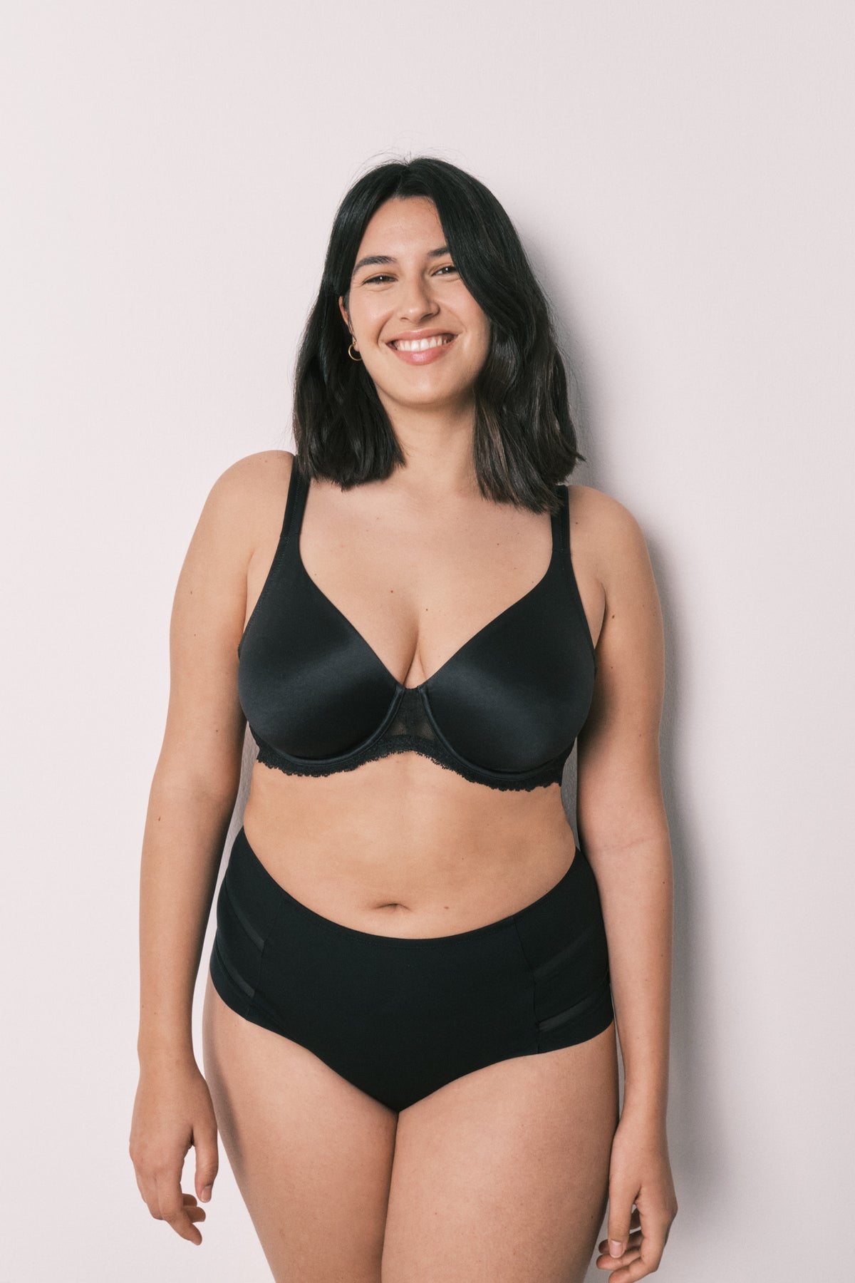 Black microfibre and lace minimiser bra REAL