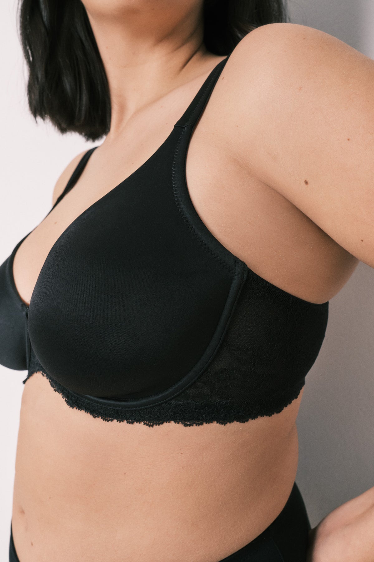 Black microfibre and lace minimiser bra REAL