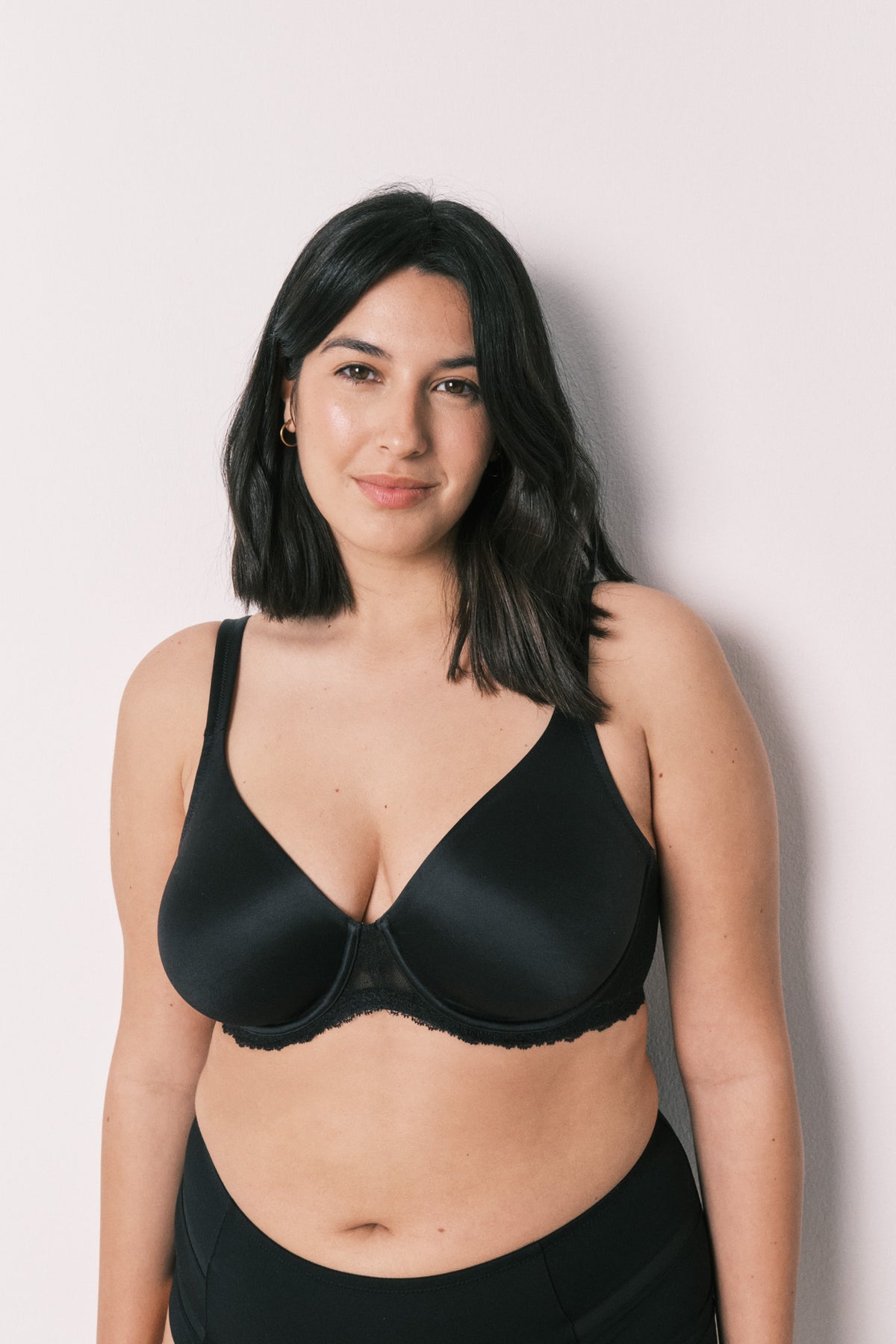 Black microfibre and lace minimiser bra REAL