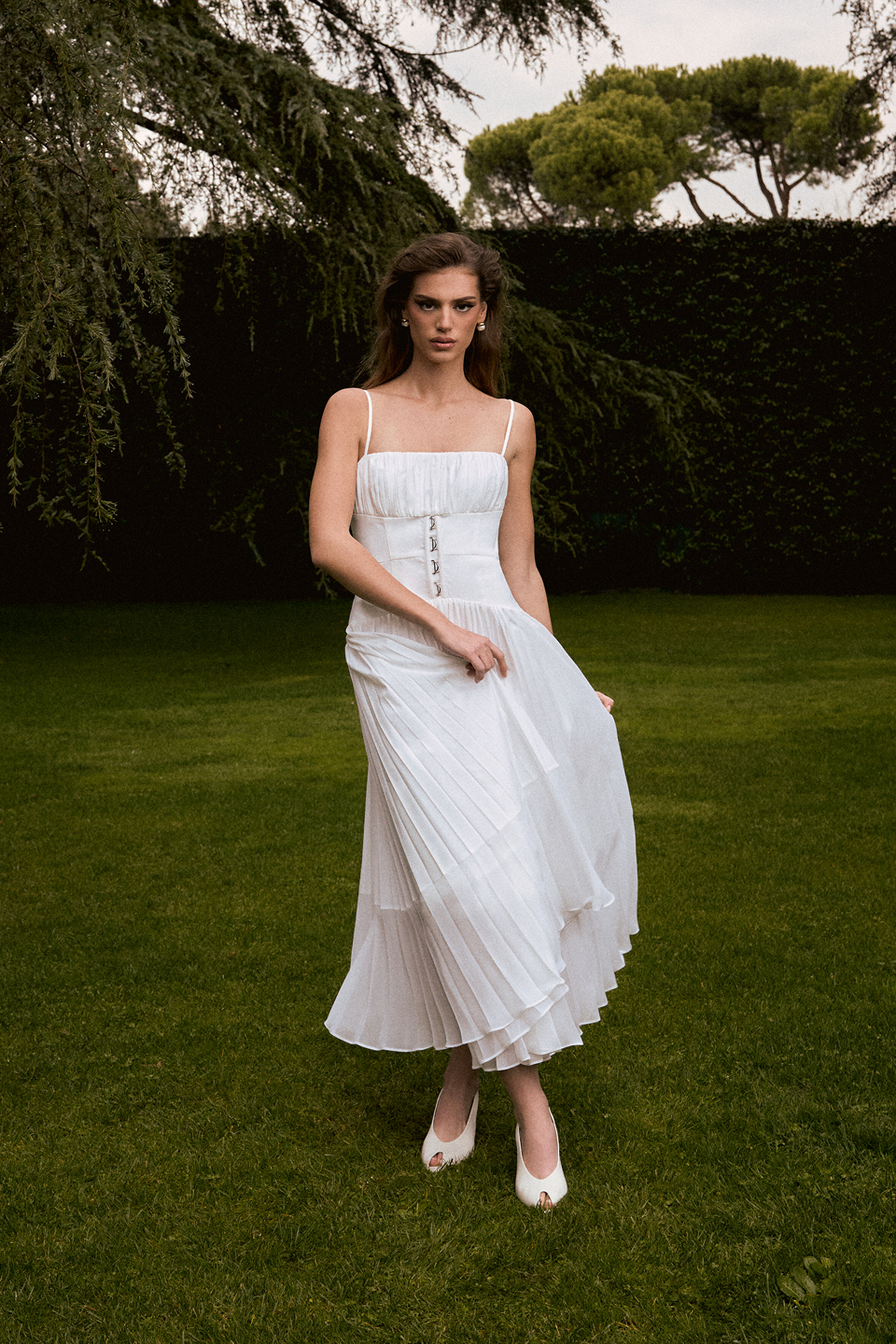 BCBGMAXAZARIA Pleated midi dress crafted from breathable cotton with a soft