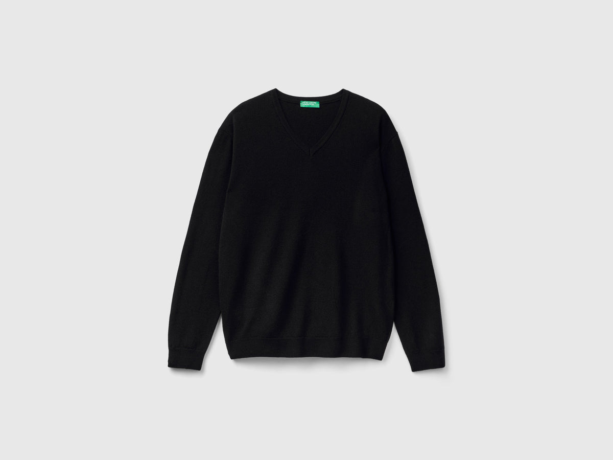 Benetton Black V-neck sweater in pure Merino wool
